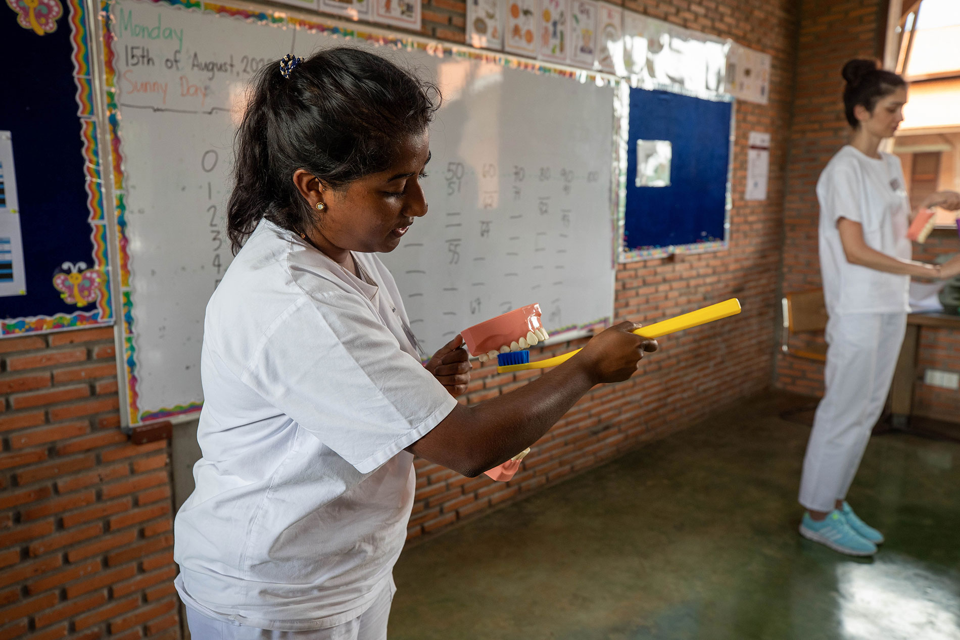 Dentist-Kambodscha-Charity-Education-6