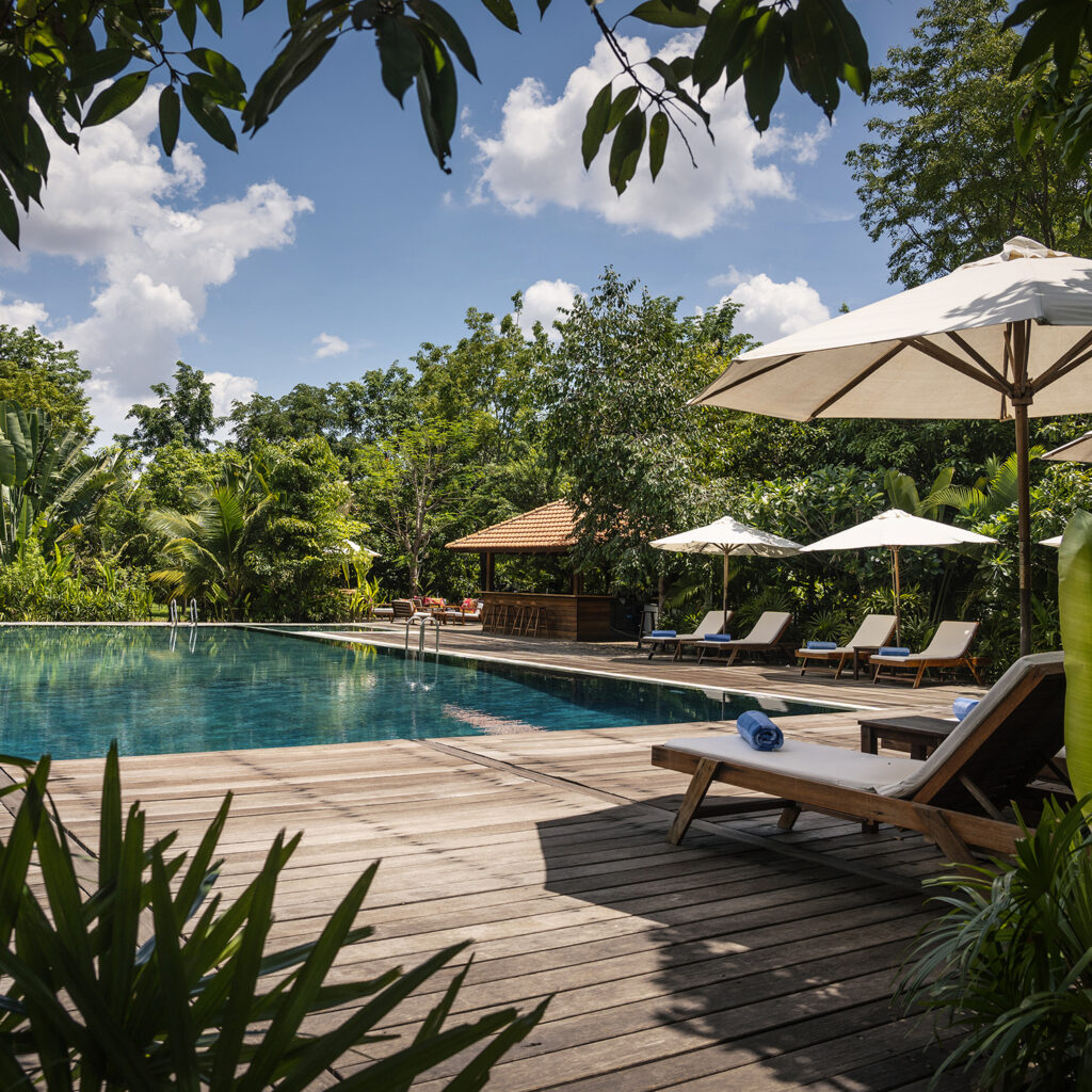Pool-Sunchairs 2