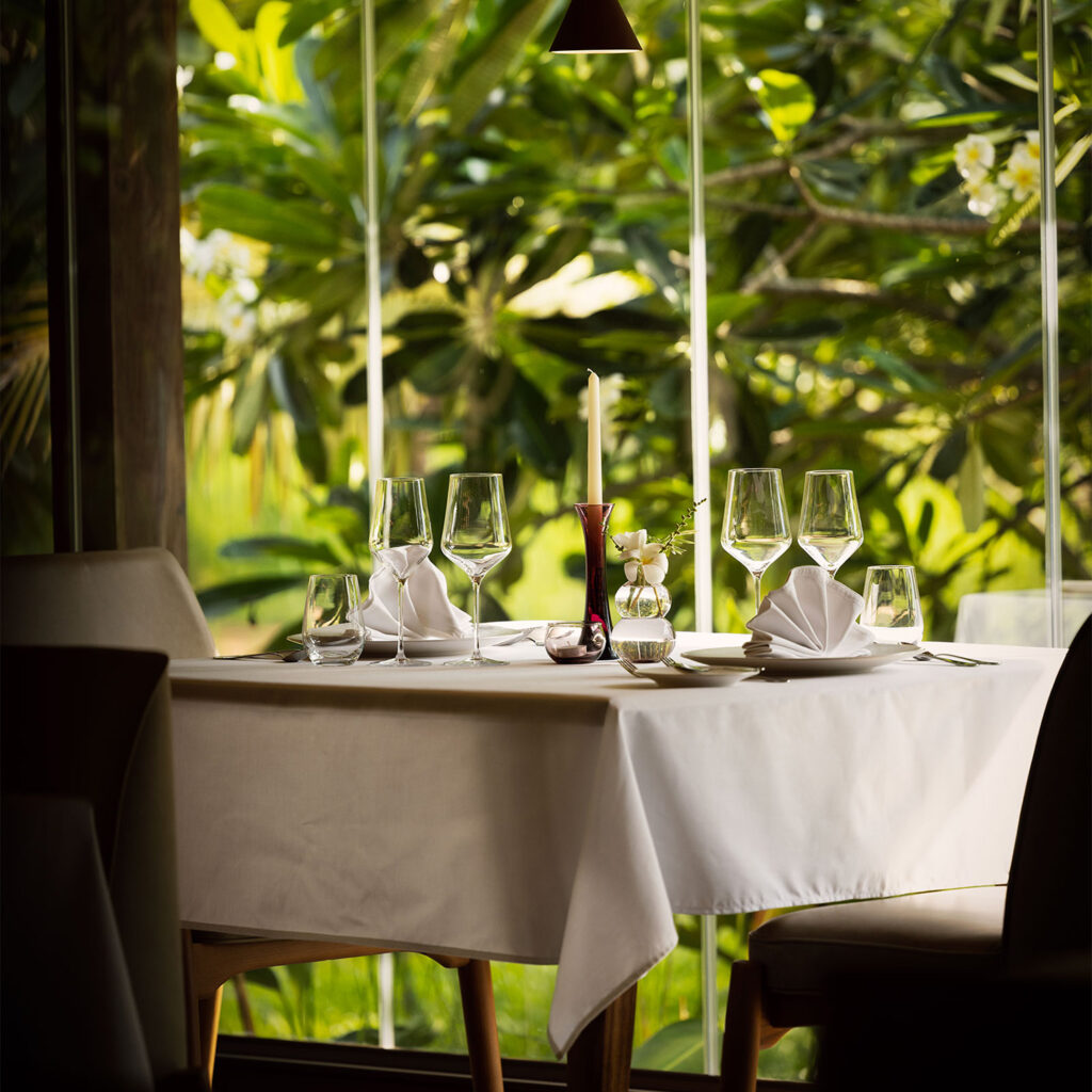 Restaurant UN–Table