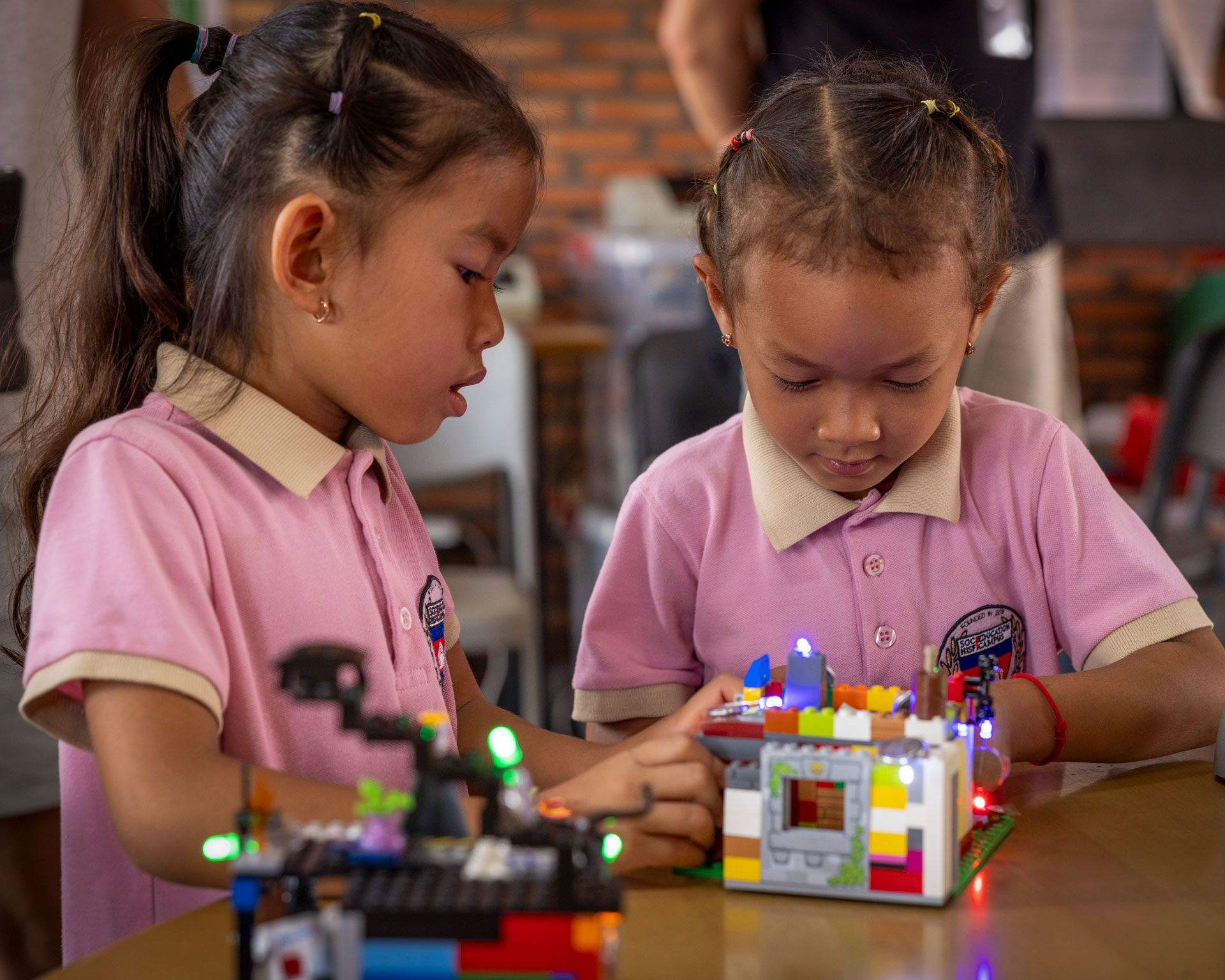Lego-Story_1-Lakeside_School-Smiling_Gecko-Cambodia
