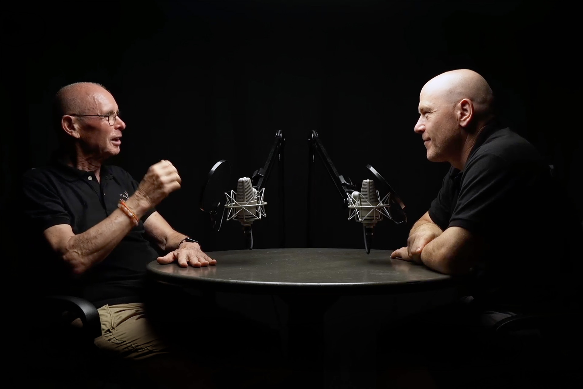 Hannes Schmid et Didier Cuche lors d’un entretien pour un podcast.