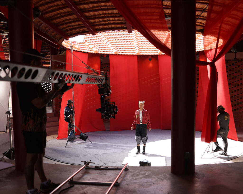 Tournage avec une grue de caméra au Gong.